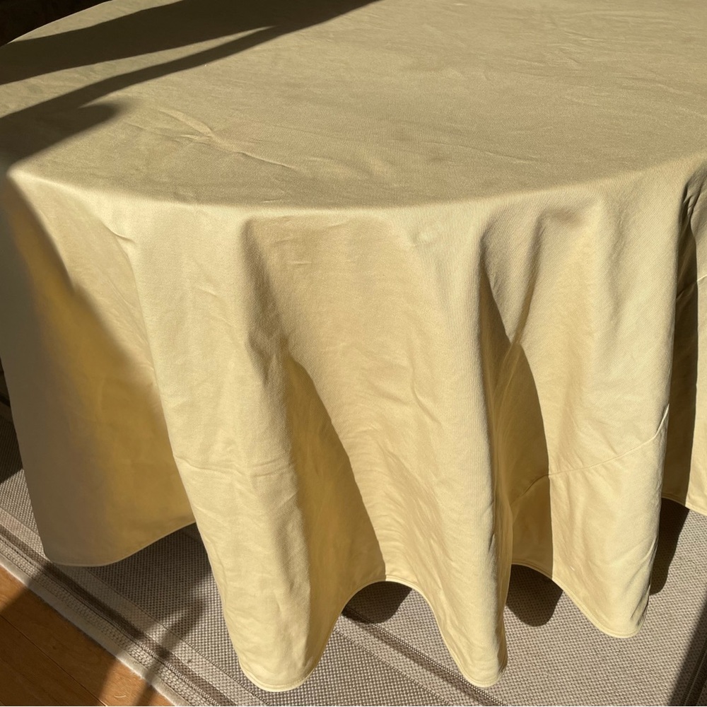 Ballard Designs 96'" Diameter Light Gold 100% Cotton 'Terrific Tablecloth' - Picture 2 of 10
